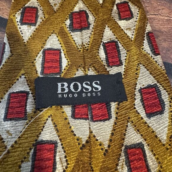 Hugo Boss Neck Tie 100% Silk Geometric Gold & Red Maid In Italy Diamond Check - Picture 2 of 6